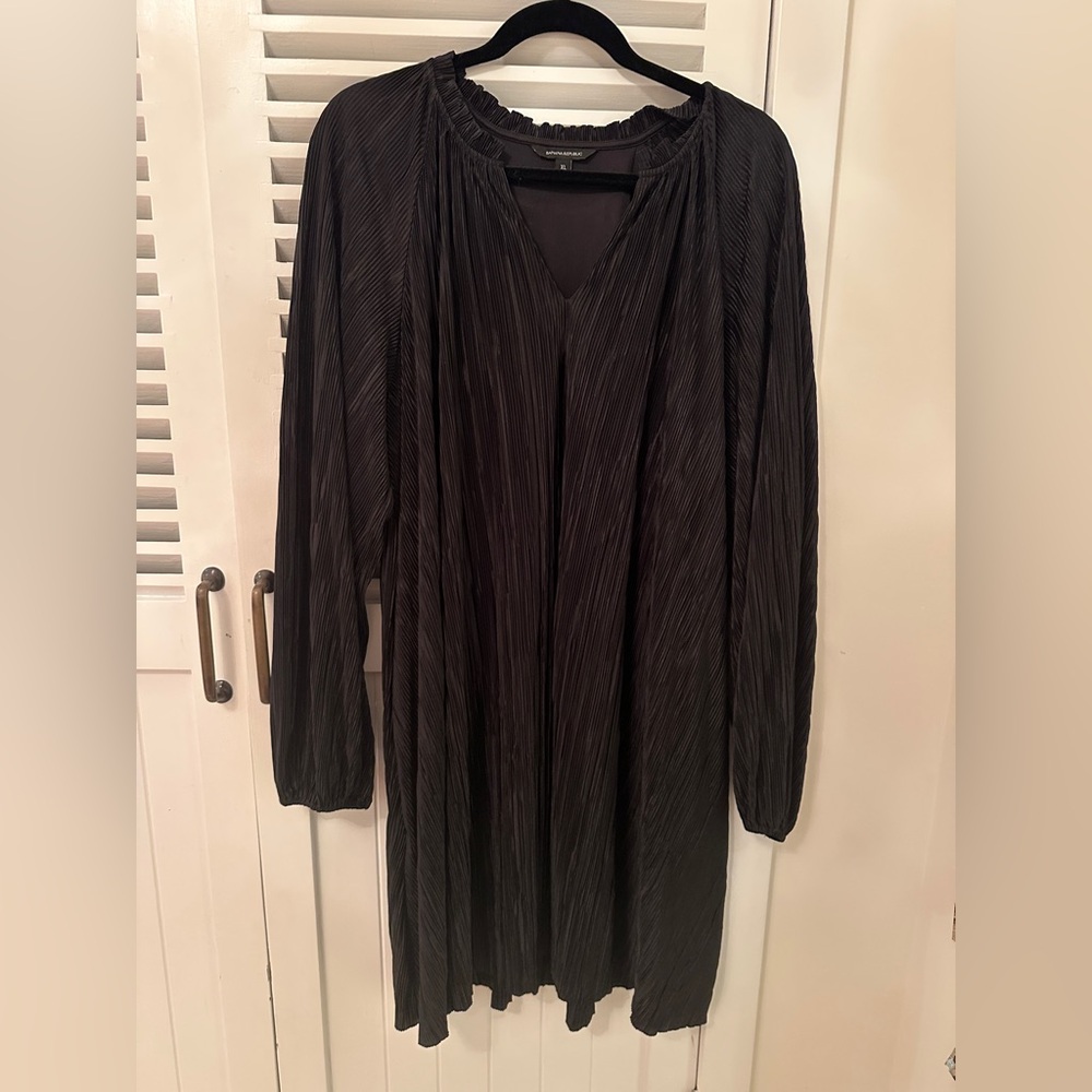 Banana Republic black pleated plisse swing dress